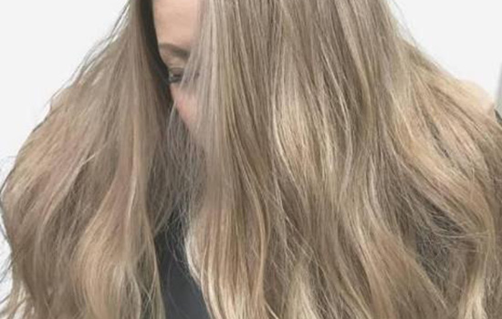 奶茶色头发掉色后是啥色奶茶色头发是什么颜色