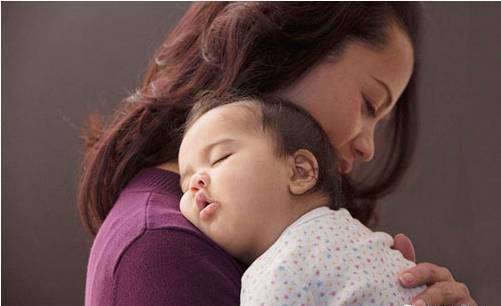 婴儿宝宝 抱着就睡 放下就醒 到底是什么原因 全面解答在这里 手机网易网