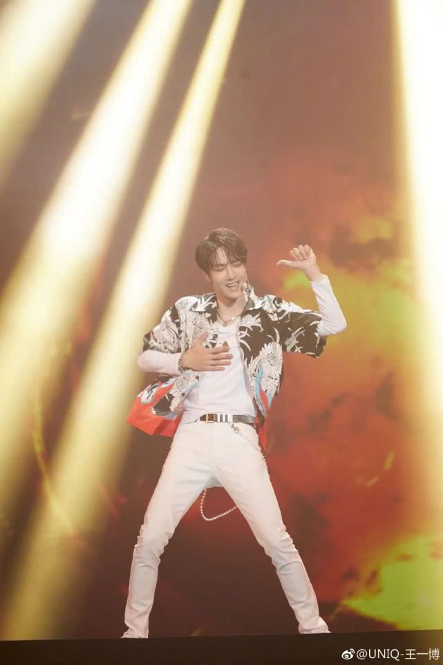 不愧是王一博！孔雀舞秒学秒会，认真学习态度受到杨丽萍表扬！