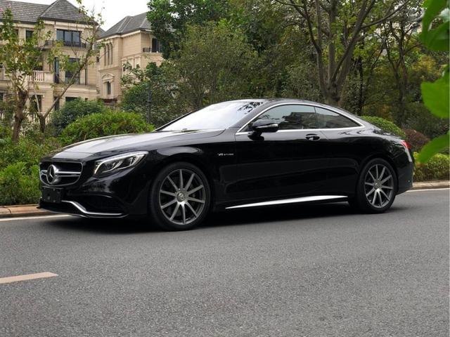 后浪的一个车灯十几万 成都锦和二手车市场带你看奔驰s63 Amg Coupe